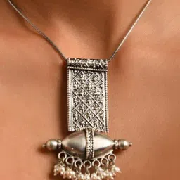 Jaypore Silver Suha Lobster Claw Necklace image 3