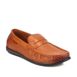 Red Chief Men's Tan Casual Loafers image 1