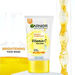 Garnier Vitamin C Regime Bright Complete Facewash With Vitamin C Serum, Serum Cream SPF 40 image 4