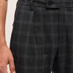 THE BEAR HOUSE Men Checked Regular Fit Pleated Formal Trousers image 3