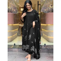 Aaghnya Women Ethnic Motifs Embroidered Panelled Thread Work Kurta with Trousers & With Dupatta image 4