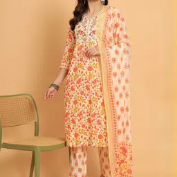 Happy vastra Women Floral Printed Regular Thread Work Pure Cotton Kurta with Trousers & With Dupatta image 3