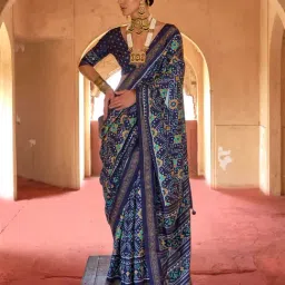 Elora Navy Blue Printed Saree With Unstitched Blouse image 5