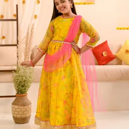 Pspeaches Three Fourth Sleeves Floral Printed With Lace Embellished Gown With Attached Dupatta - Yellow-picture-25
