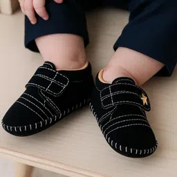 Neska Moda Star Applique Detailed Velcro Closure Booties - Black-image-0