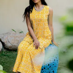 KALINI Ethnic Motifs Printed Kurta With Sharara image 5