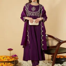 NIZA FASHION Floral Yoke Design Sequinned Pure Silk Kurta With Trousers & Dupatta image 3