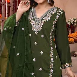 OZIA Women Ethnic Motifs Embroidered Kurta with Trousers & Dupatta image 5
