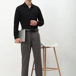 SHOWOFFFF Men Comfort Low-Rise Pleated Trousers image 3