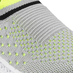 SHOESFORJUNIORS Kids Woven Design Slip-On Sneakers image 3