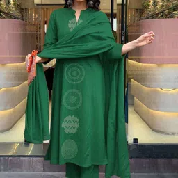 DIVASTRI Women Printed A-Line Kurta with Trousers & Dupatta image 4