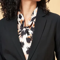 Annabelle by Pantaloons Slim-Fit Single-Breasted Blazer image 2