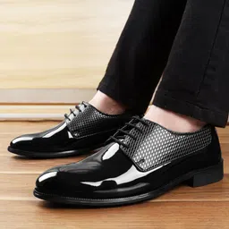 INVICTUS Men Textured Formal Derbys Shoes image 1