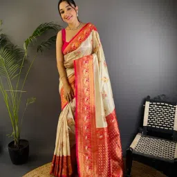 Elora White Floral Saree With Unstitched Blouse image 5