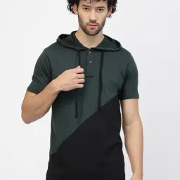 Kalt Black & Dark Green Regular Fit Colour-Block Hooded T-Shirt-image-79