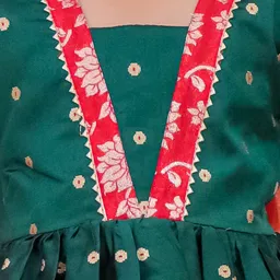 KID1 Tafeta Woven Full Sleeves Samosa Lace Embellished & Floral Foil Printed Anarkali Kurti Pant With Dupatta Set - Green image 5