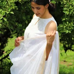 Chidiyaa Ivory Pure Cotton Sleeveless Handprinted Blouse Safed-picture-28