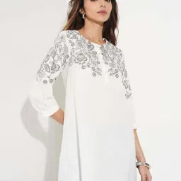 Rangmanch By Pantaloons White Regular Fit Printed Tunic image 4