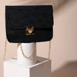 HauteSauce Black Quilted Medium Shoulder Bag-image-21