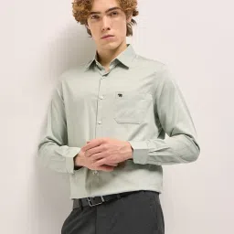 The Bear House Green Cotton Tailored Fit Solid Formal Shirt image 1