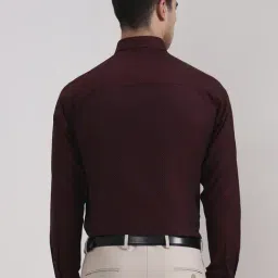 Metal Maroon Cotton Slim Fit Geometric Print Shirt image 2