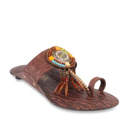 Catwalk Women's Brown Toe Ring Sandals image 1