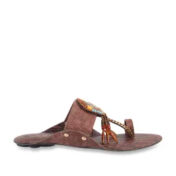 Catwalk Women's Brown Toe Ring Sandals image 2