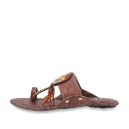 Catwalk Women's Brown Toe Ring Sandals image 3