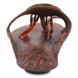 Catwalk Women's Brown Toe Ring Sandals image 5