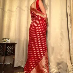 Anjaneya Sarees Red Silk Woven Saree With Unstitched Blouse image 2