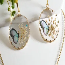 SAPRAA TRENDS Boho Style Butterfly Resin Dried Flower Glass Pendant image 2