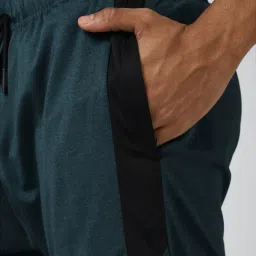 Van Heusen Green Regular Fit Colour Block Shorts image 4