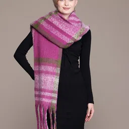 Cayman Checked Frayed Woollen Scarves image 2