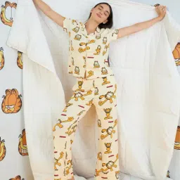 Sweet Dreams Swan White Printed T-Shirt Pajamas Set-image-3
