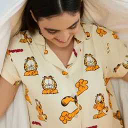 Sweet Dreams Swan White Printed T-Shirt Pajamas Set image 4