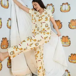 Sweet Dreams Swan White Printed T-Shirt Pajamas Set image 3