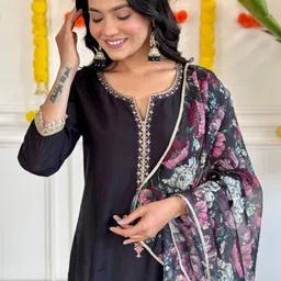 VS MALL Women Floral Embroidered Regular Thread Work Kurta with Palazzos & With Dupatta image 5