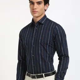 Tommy Hilfiger Men Slim Fit Opaque Printed Casual Shirt image 4