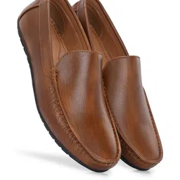 GWALK Men Colourblocked Loafers image 4