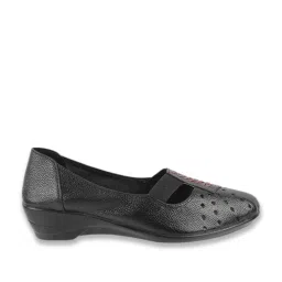 Metro Women's Black Wedge Pumps image 1