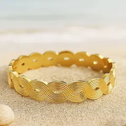 Bohey by KARATCART Gold-Plated Wave Design Bangle-Style Bracelet image 3