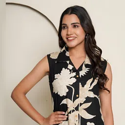 Kaftanize Women Black Base With Beige Floral Printed kurta Set image 4