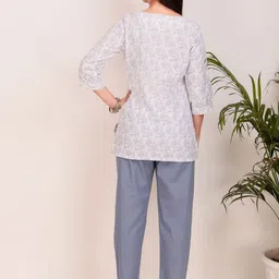 zuri Floral Printed Pure Cotton Notch Neck Kurti With Trousers image 2