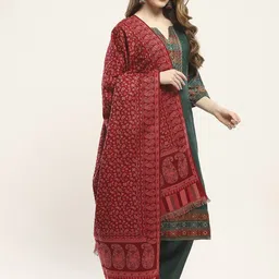 Monte Carlo Women Acrylic Shawl image 3