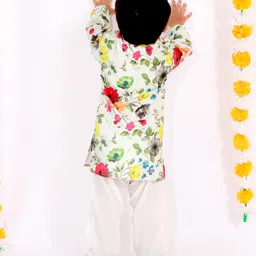 Little Bansi Full Sleeves Floral Print Kurta With Pajama - Green image 3