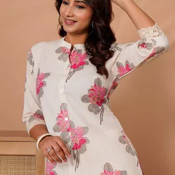 Indo Era Women Floral Printed Indie Florals Kurta-picture-25