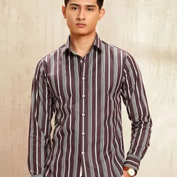 U.S. Polo Assn. Men Tailored Fit Vertical Striped Spread Collar Pure Cotton Casual Shirt-picture-35