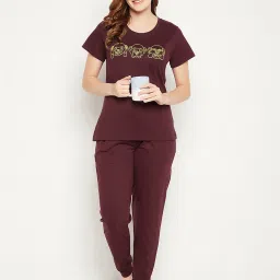 Clovia Maroon Printed T-Shirt With Pyjamas image 4