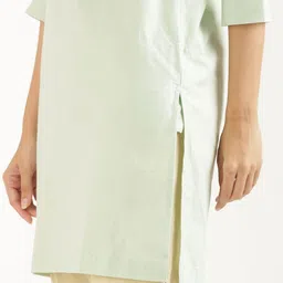 SAADAA Women Embroidered Thread Work Kurta image 5