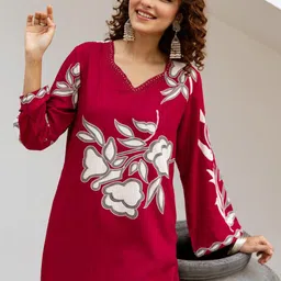 Nehamta Women Floral Printed Regular Beads and Stones Kurta with Palazzos image 4